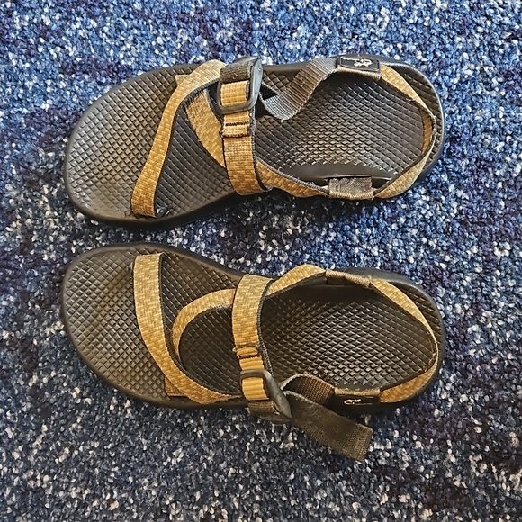Women's Chaco sz 7 wide - Picture 3 of 10